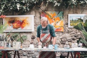 painting at Tamborine Mountain stresses hands, wrists and fingers